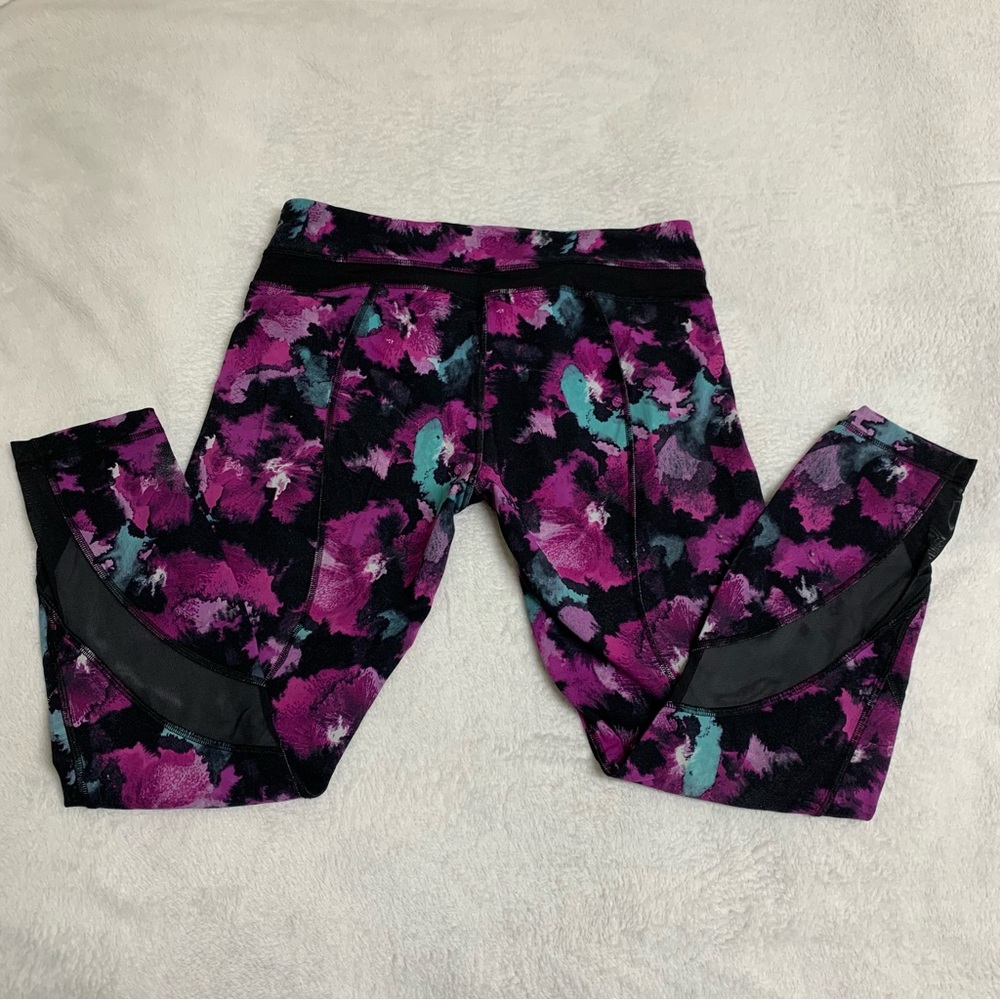 Lululemon purple floral leggings size 10 with mesh detail and zipper pockets - Picture 2 of 9
